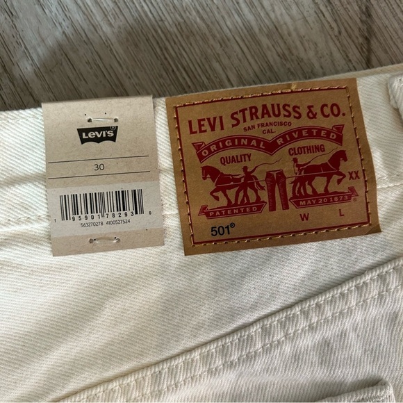 Levis 501 Womens Give Me Butterflies High Rise Denim Shorts NWT​​ - Picture 9 of 14